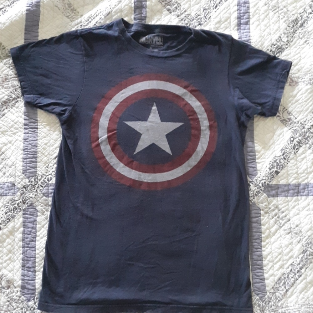 Unisex Size Small Captain America T-Shirt